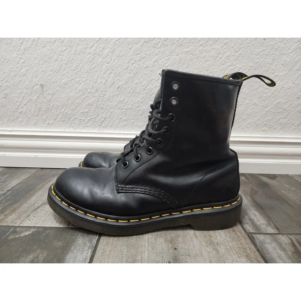 Dr. Martens 1460 Womens Black Smooth Leather 8-Eye Combat Boots Size 6 US